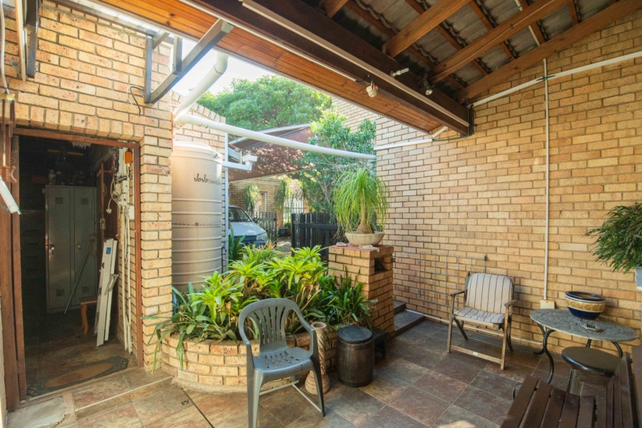 6 Bedroom Property for Sale in Bluewater Bay Eastern Cape